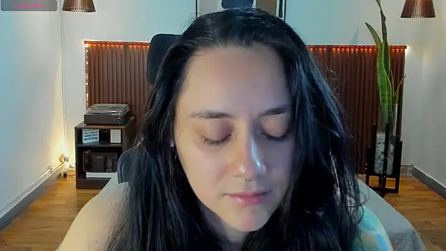 Snapshot of KatherineBond chatting on October 2025 07:10:02 PM KatherineBond online show from October 2025 07:10:02 PM