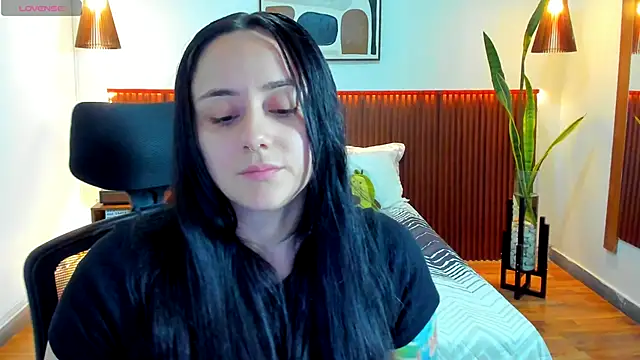 Snapshot of KatherineBond chatting on November 2025 07:45:02 PM KatherineBond online show from November 2025 07:45:02 PM