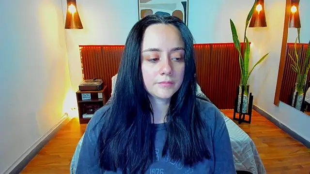 Snapshot of KatherineBond chatting on November 2025 05:17:02 PM KatherineBond online show from November 2025 05:17:02 PM