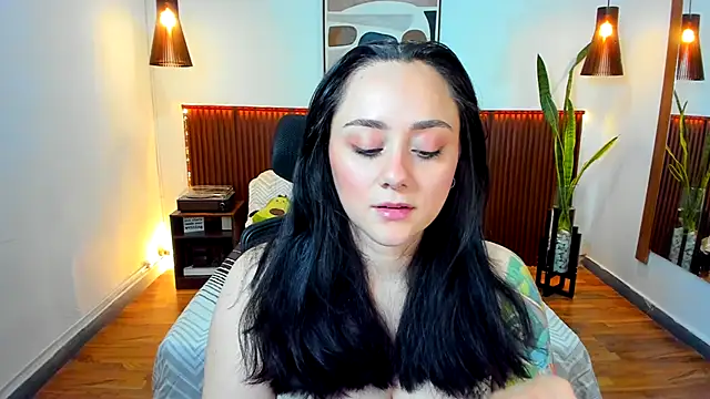 Snapshot of KatherineBond chatting on November 2025 08:18:01 PM KatherineBond online show from November 2025 08:18:01 PM