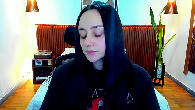 Snapshot of KatherineBond chatting on November 2025 06:44:02 PM KatherineBond online show from November 2025 06:44:02 PM