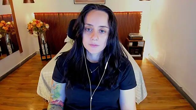 Snapshot of KatherineBond chatting on June 2026 04:34:02 PM KatherineBond online show from June 2026 04:34:02 PM