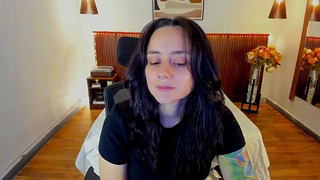 Snapshot of KatherineBond chatting on July 2026 04:31:01 PM KatherineBond online show from July 2026 04:31:01 PM