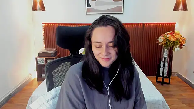 Snapshot of KatherineBond chatting on July 2026 04:21:02 PM KatherineBond online show from July 2026 04:21:02 PM