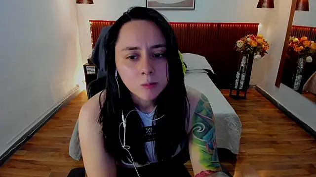 Snapshot of KatherineBond chatting on July 2026 04:54:02 PM KatherineBond online show from July 2026 04:54:02 PM