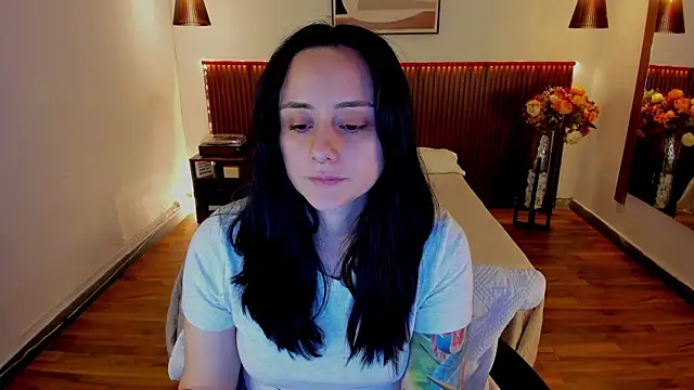 Snapshot of KatherineBond chatting on July 2026 07:39:01 PM KatherineBond online show from July 2026 07:39:01 PM