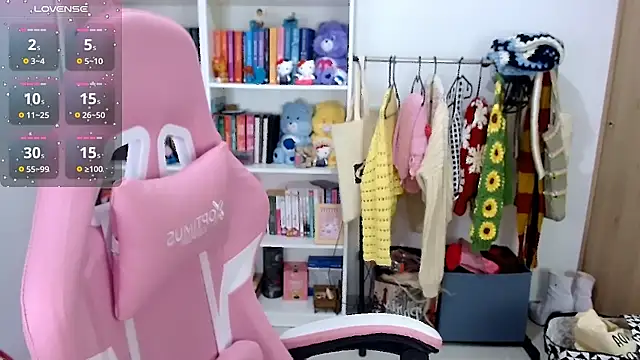 Snapshot of Gabiwaifu chatting on October 2025 11:41:02 AM Gabiwaifu online show from October 2025 11:41:02 AM