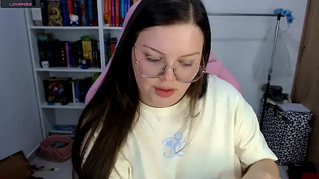 Snapshot of Gabiwaifu chatting on October 2025 11:46:01 PM Gabiwaifu online show from October 2025 11:46:01 PM