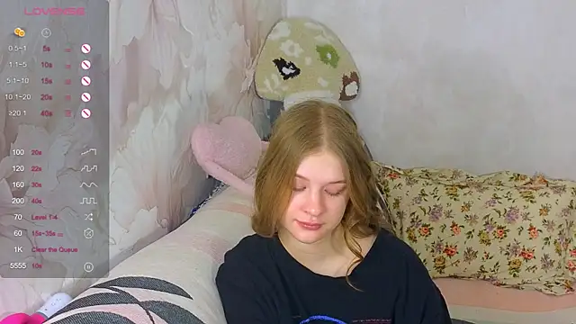 TrissMerigold9 online show from December 2025 08:54:01 AM