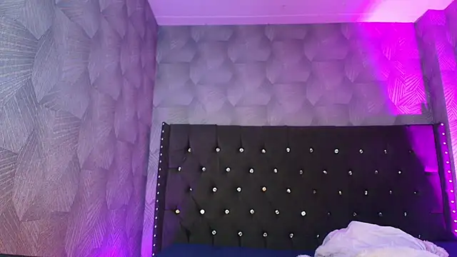AnnaliOlsenX online show from June 2026 07:19:01 PM