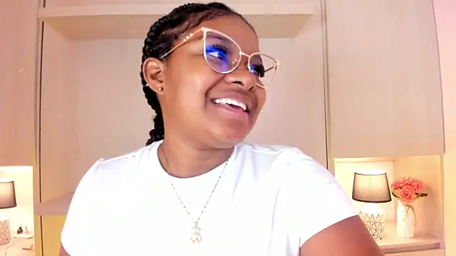 Snapshot of tamaraa_smiith chatting on November 2025 07:38:01 PM tamaraa smiith online show from November 2025 07:38:01 PM