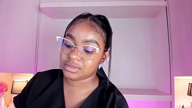 Snapshot of tamaraa_smiith chatting on November 2025 08:19:02 PM tamaraa smiith online show from November 2025 08:19:02 PM