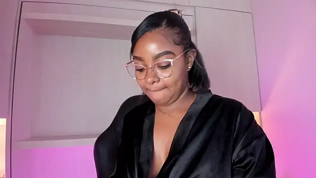 Snapshot of tamaraa_smiith chatting on November 2025 07:38:01 PM tamaraa smiith online show from November 2025 07:38:01 PM