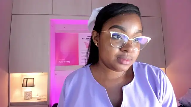 Snapshot of tamaraa_smiith chatting on December 2025 08:07:02 PM tamaraa smiith online show from December 2025 08:07:02 PM