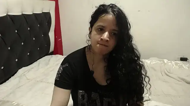 Snapshot of Katty_Bones chatting on October 2025 04:13:01 AM Katty Bones online show from October 2025 04:13:01 AM