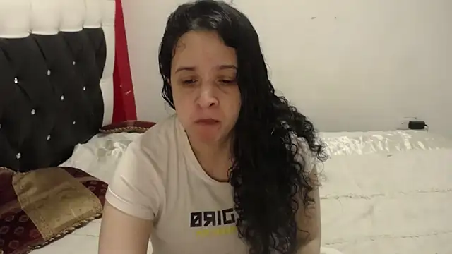 Snapshot of Katty_Bones chatting on November 2025 01:33:02 PM Katty Bones online show from November 2025 01:33:02 PM