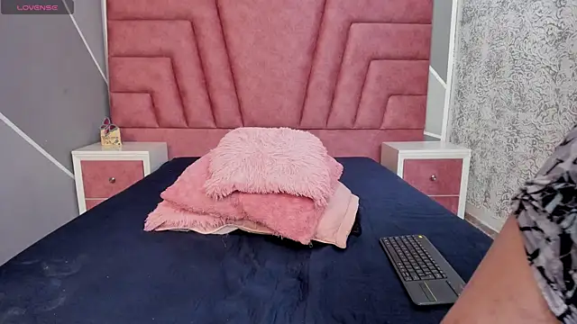 Derek and Skarlet online show from February 2025 01:56:02 PM