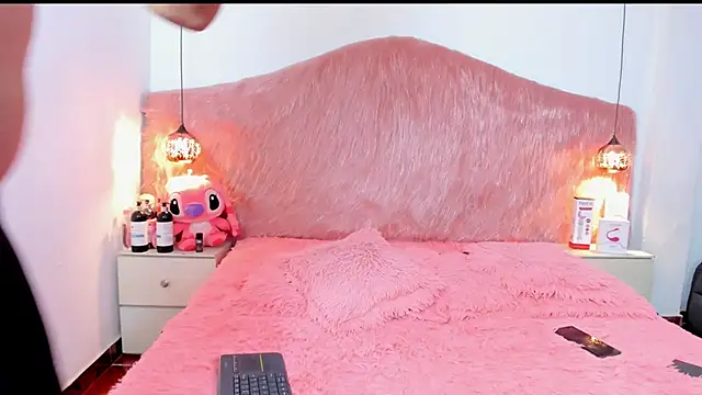 Derek and Skarlet online show from November 2025 06:19:02 PM