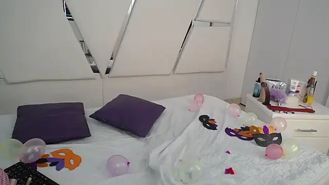  Miaaleon online show from March 2025 06:07:01 PM