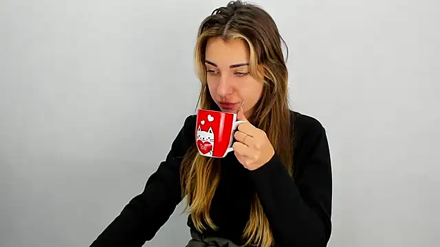 Summmmersky online show from January 2025 11:26:01 AM