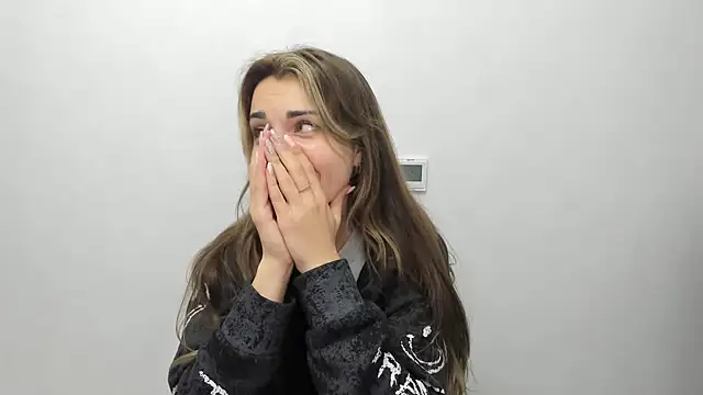 Summmmersky online show from January 2025 04:48:02 PM