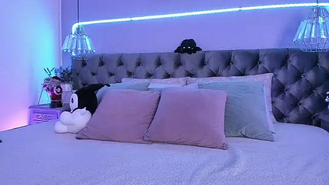 Naomii Soto online show from December 2024 03:46:01 PM