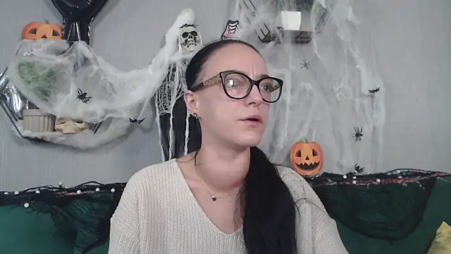 IzabelllNoir online show from October 2025 05:33:02 AM