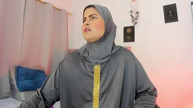 Snapshot of AishaAmin_ chatting on June 2026 12:15:01 PM AishaAmin online show from June 2026 12:15:01 PM