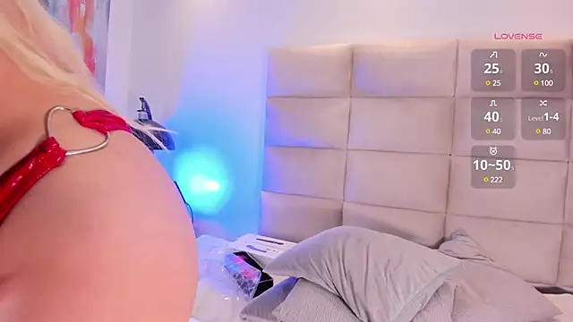 Snapshot of khloe__018 chatting on January 2025 05:30:01 PM khloe 018 online show from January 2025 05:30:01 PM