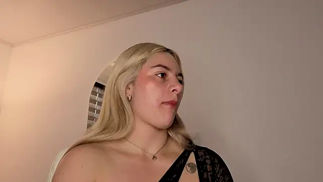 AtheneaRossi online show from October 2025 12:05:02 PM