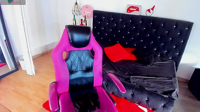 Snapshot of Aliciia_cute1 chatting on February 2026 09:44:02 PM Aliciia cute1 online show from February 2026 09:44:02 PM