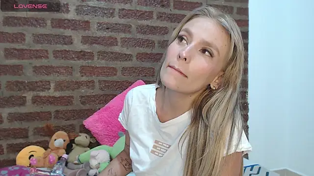 MeganColins1 online show from September 2025 09:59:02 PM