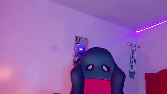 naomy  xx online show from March 2025 08:00:01 PM