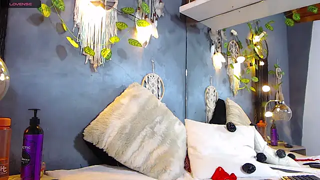 Snapshot of ItsVenuss chatting on December 2024 10:32:02 PM ItsVenuss online show from December 2024 10:32:02 PM