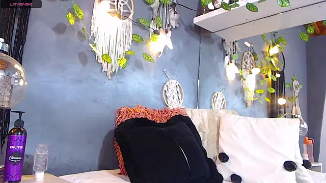 Snapshot of ItsVenuss chatting on December 2024 06:35:01 PM ItsVenuss online show from December 2024 06:35:01 PM