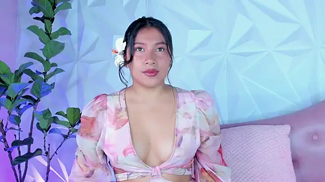 Snapshot of LinnaGardenia chatting on January 2025 01:55:02 PM LinnaGardenia online show from January 2025 01:55:02 PM