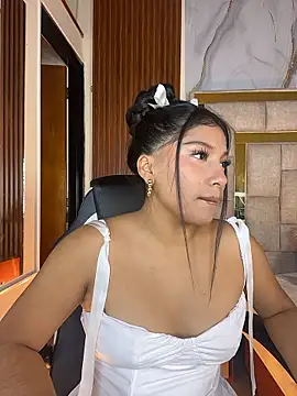 Snapshot of LinnaGardenia chatting on January 2026 01:24:01 PM LinnaGardenia online show from January 2026 01:24:01 PM