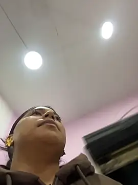 Snapshot of LinnaGardenia chatting on February 2026 02:37:01 AM LinnaGardenia online show from February 2026 02:37:01 AM