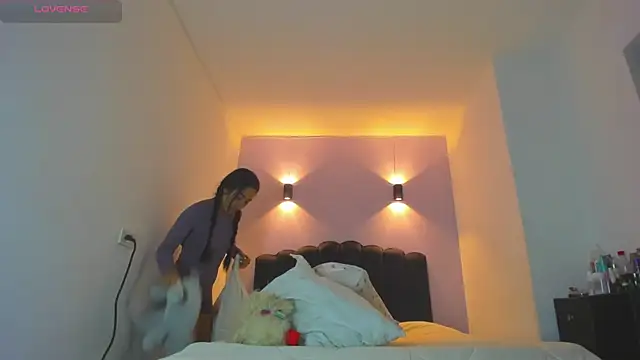 Snapshot of Sofia_Clauss_ chatting on March 2026 04:03:02 AM Sofia Clauss online show from March 2026 04:03:02 AM