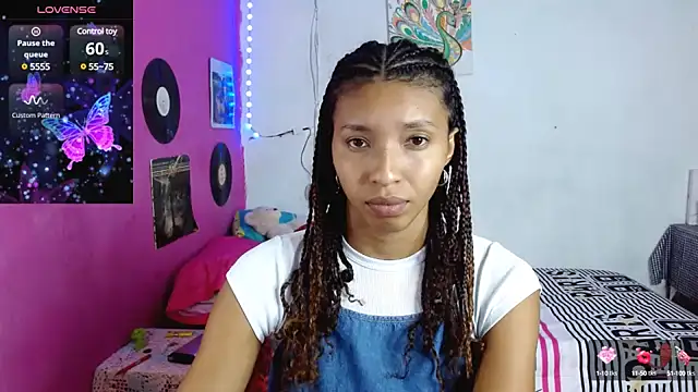 Snapshot of sensitive_brunette chatting on February 2025 11:28:02 PM sensitive brunette online show from February 2025 11:28:02 PM