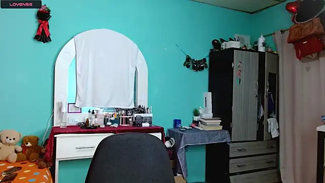 Snapshot of sensitive_brunette chatting on November 2025 06:43:02 PM sensitive brunette online show from November 2025 06:43:02 PM