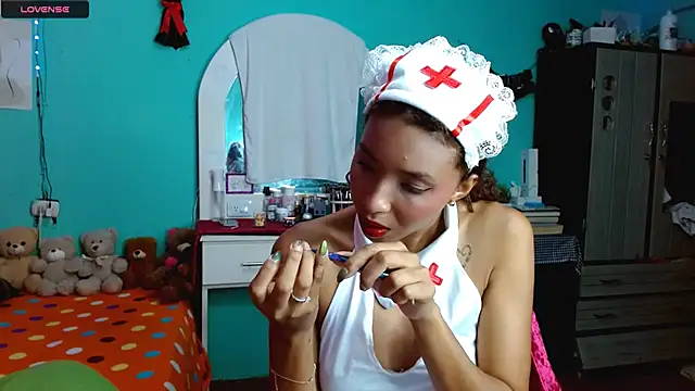 Snapshot of sensitive_brunette chatting on December 2025 12:29:01 AM sensitive brunette online show from December 2025 12:29:01 AM