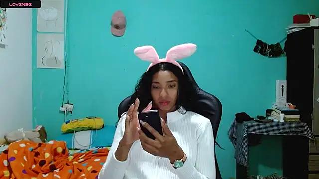 Snapshot of sensitive_brunette chatting on February 2026 04:10:02 AM sensitive brunette online show from February 2026 04:10:02 AM