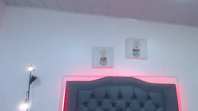 candy lux  online show from October 2025 07:03:01 PM