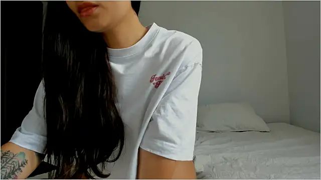 Lauren A online show from November 2025 08:07:01 PM