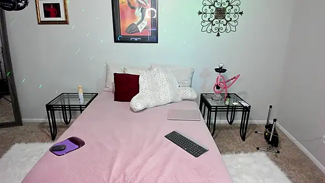 yiauana online show from February 2025 12:36:02 PM