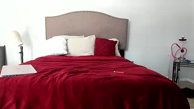 yiauana online show from September 2025 05:58:01 PM