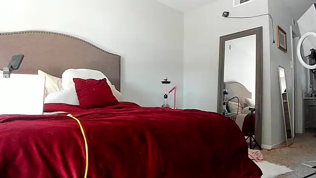 yiauana online show from September 2025 05:29:02 PM