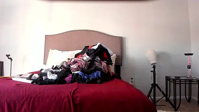 yiauana online show from October 2025 10:41:01 PM