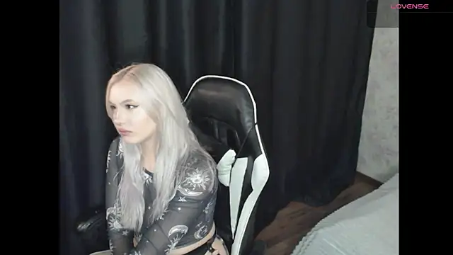 VikaPowers online show from April 2026 07:37:02 PM